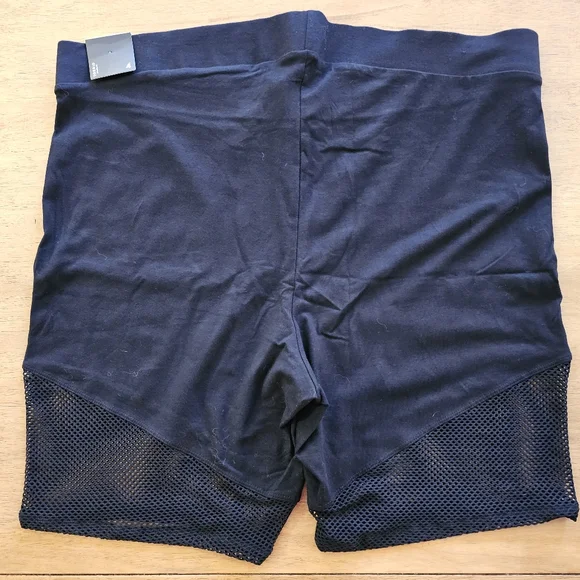 Fishnet Short - Picture 2 of 4